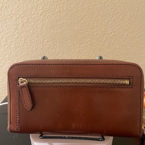 Authentic Burberry big wallet  leather made in Italy8 X 5 fits big 📱w/dust bag - Picture 8 of 12